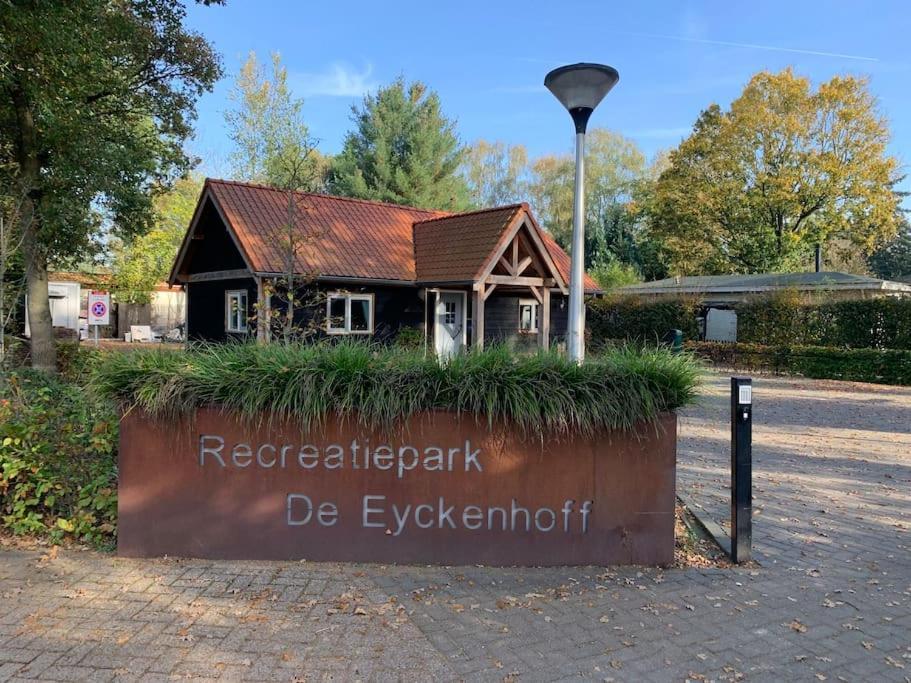 Het Eikenhuisje In Putten; Huisje Op De Veluwe. Bagian luar foto